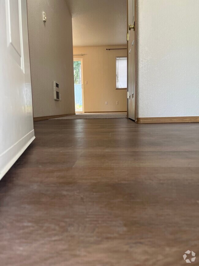 Apartments For Rent in Sublimity, OR with a Balcony 5 Rentals