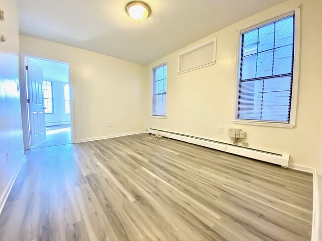Building Photo - 609 Garfield Ave