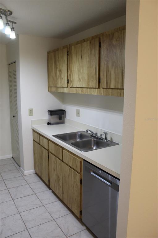 Building Photo - 13608 S Village Dr