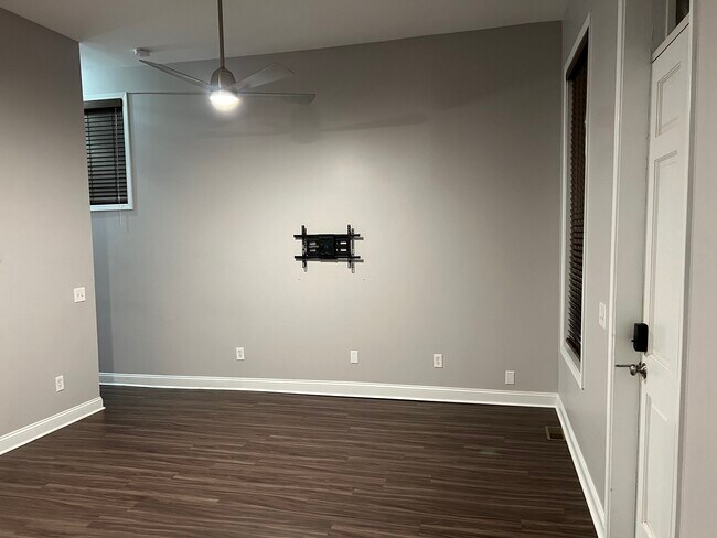 Living Room - 631 Bakewell St