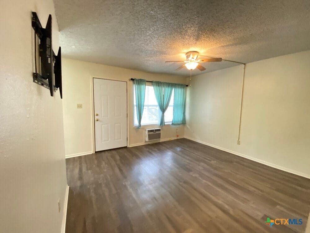 Building Photo - 112 Lady Bird Ln