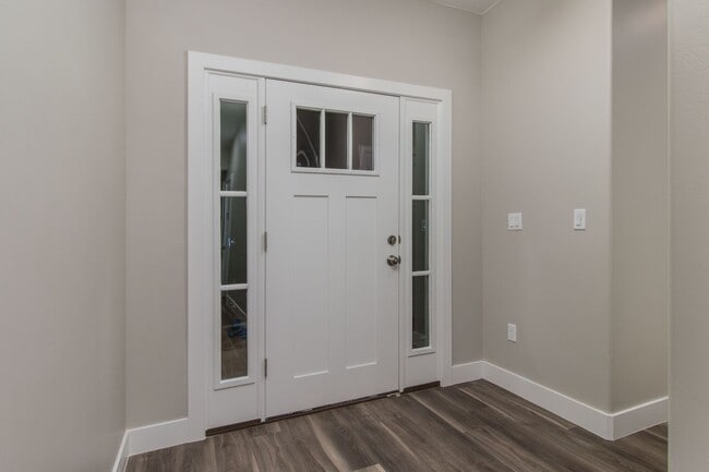 Building Photo - 4 bedroom - 2.5 Town home - Newer Construc...