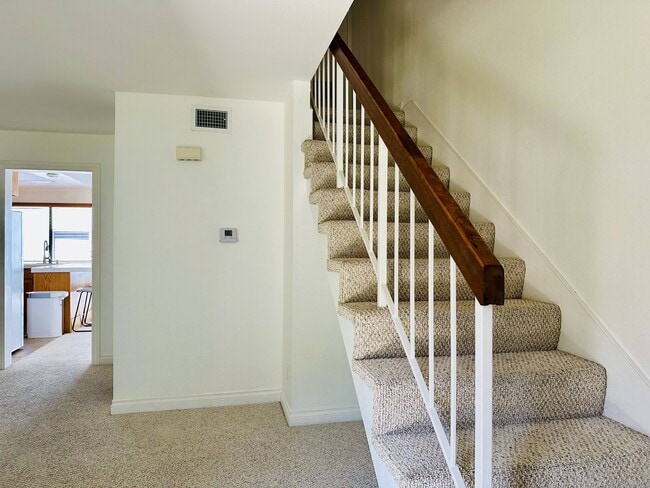 Building Photo - 2610 Huntington Dr