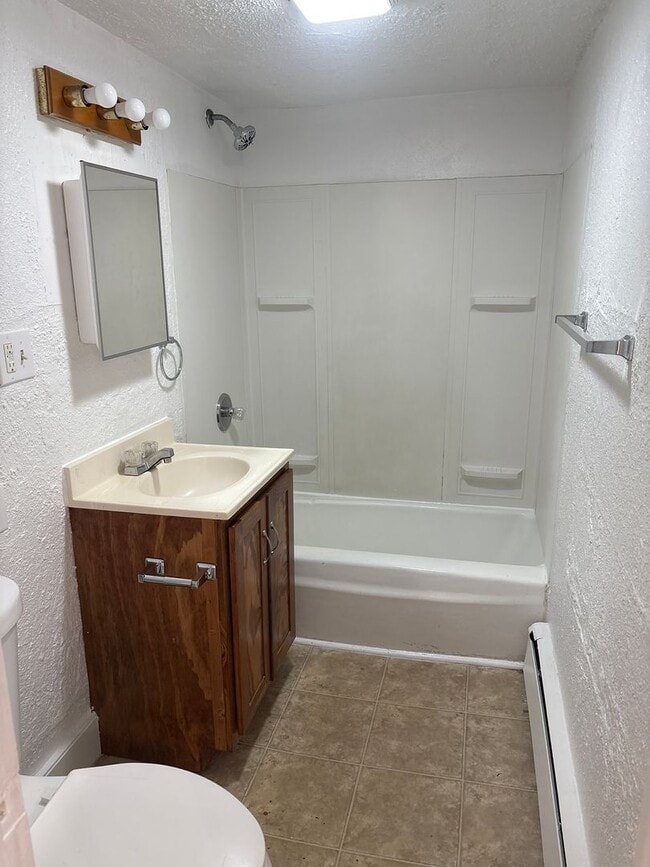 Building Photo - 1st Floor 2 Bedroom Apartment-York City SD