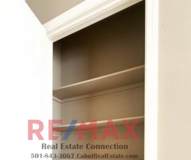 Foto del edificio - No Smoking. No Pets.