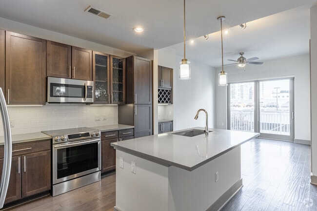 1BR, 1BA - 710SF (Type A02) - Trace Midtown Luxury Apartments