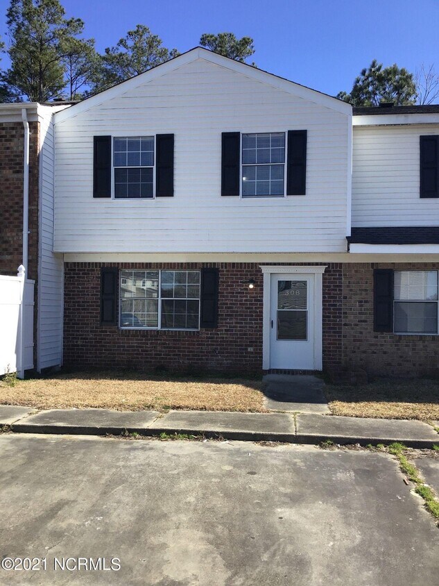 Primary Photo - 308 Myrtlewood Cir