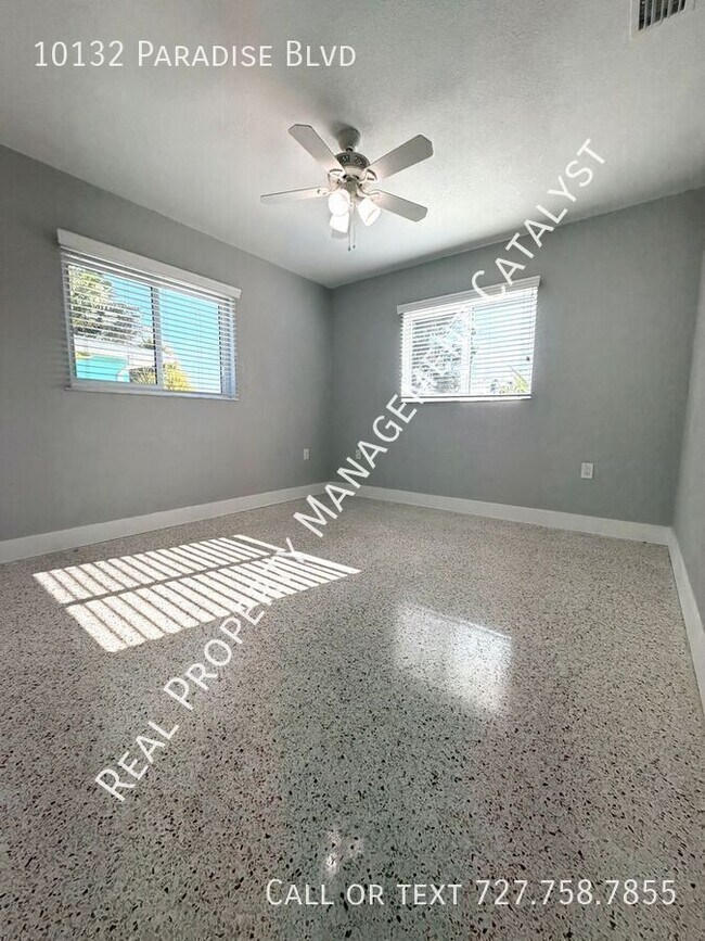 Building Photo - 10132 Paradise Blvd