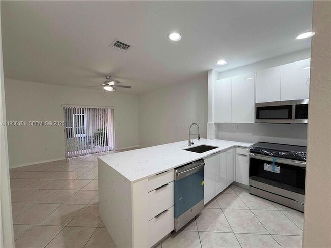 Foto del edificio - 5755 NW 115th Ct