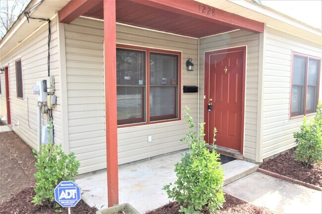Foto del edificio - Move-In Ready Ranch Minutes from Plaza Midwood, NoDa & Uptown