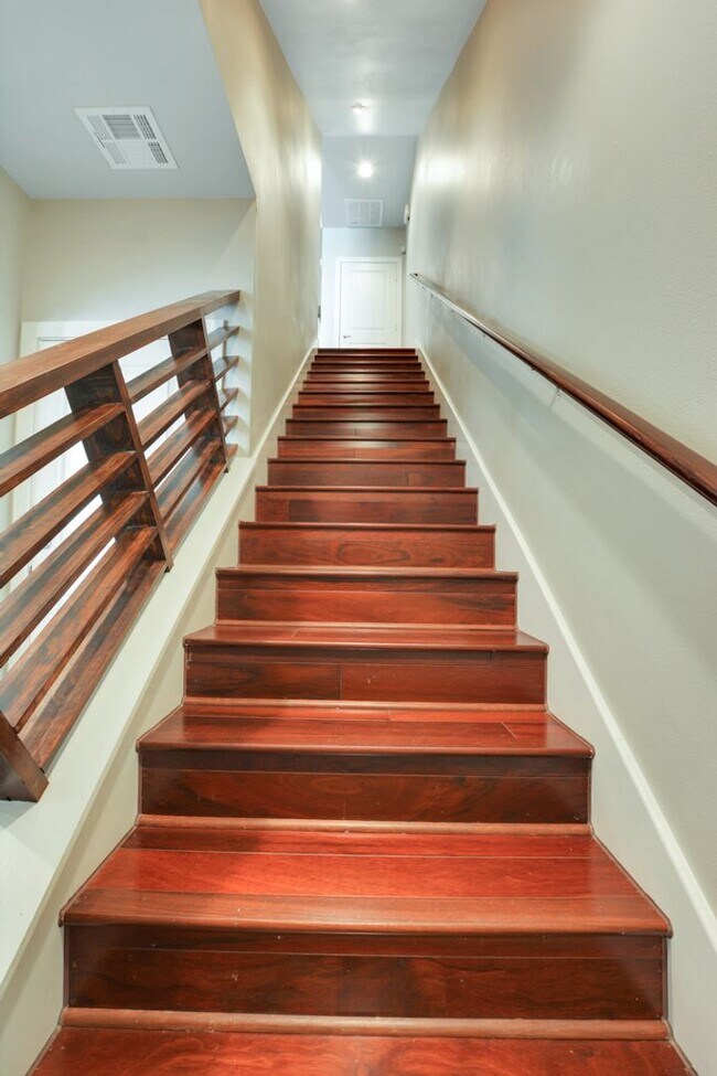 Building Photo - 304 W Alpine Rd #32, Austin, Texas 78704