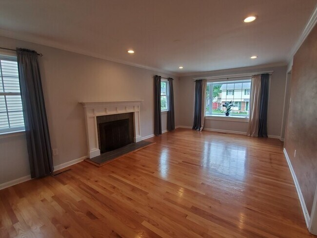 Foto del edificio - 317 Wickersham Way