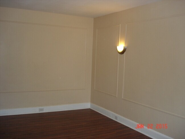 Building Photo - 134 S Valley Rd
