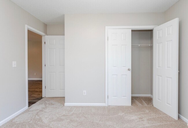 Building Photo - 1 Bedroom Unit with Classic Finishes