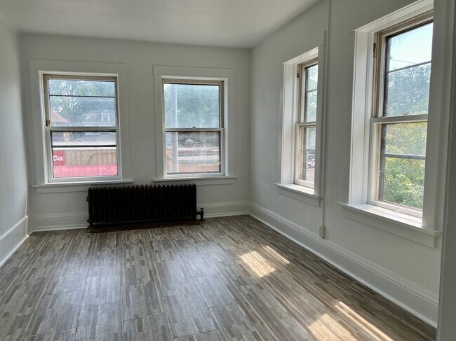 Bonus room - 2324 Atwood Ave