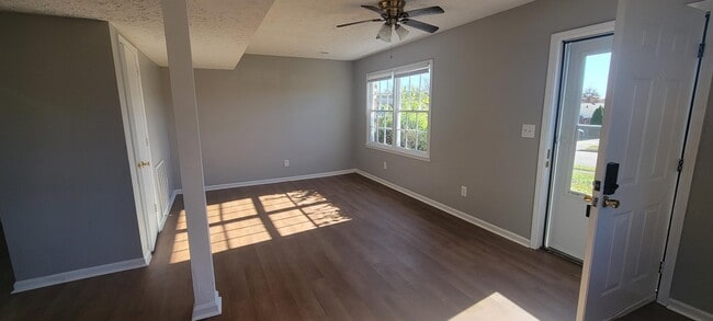 Foto del edificio - 413 Chapman Ct