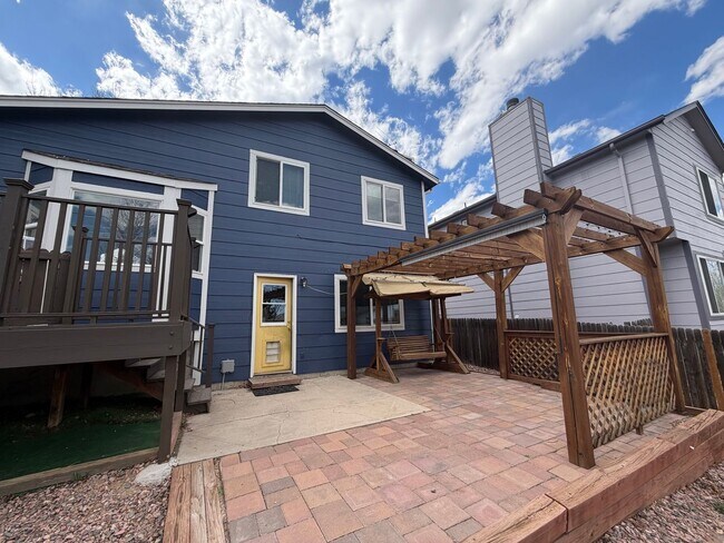 Foto del edificio - Vickers Heights 4 Bedroom, 3 Bathroom Single Family Home with Fenced in Yard