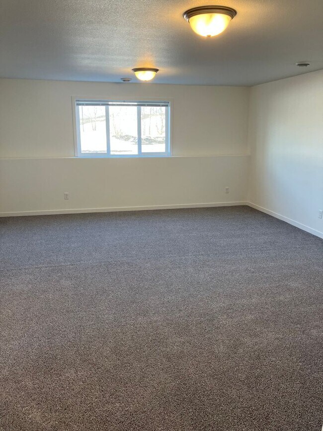 Foto del edificio - 4 Bed  3 Bath Twin Home