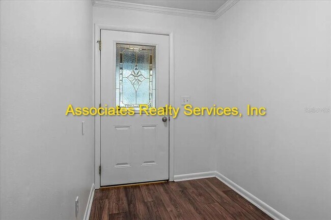 Building Photo - Suburban Heights-4 bedroom/ 2 bath