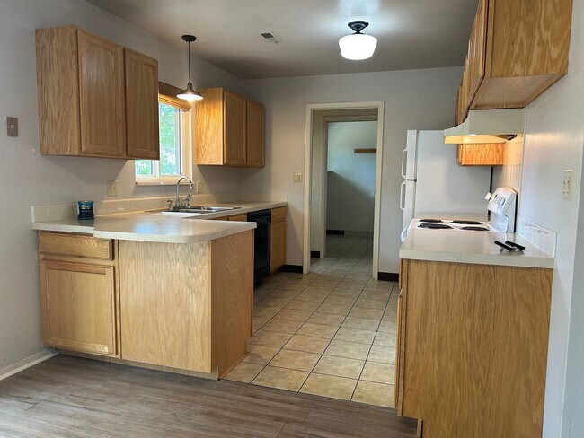 Foto del edificio - Charming 2-Bedroom Home with Fenced Yard – Available Now in Fort Collins