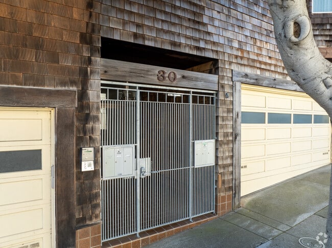 Building Photo - 30 Rosemont Pl