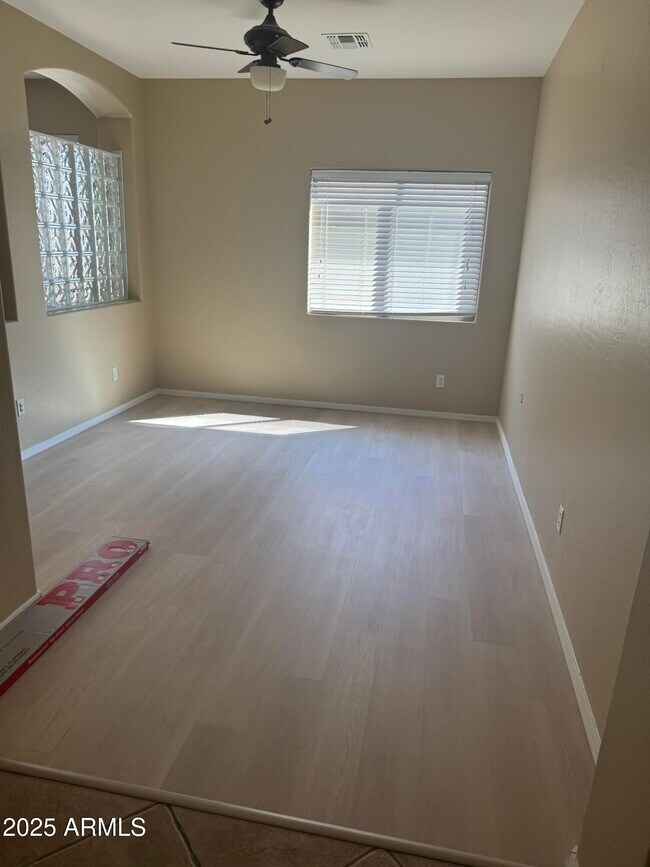Foto del edificio - 8771 W Nicolet Ave