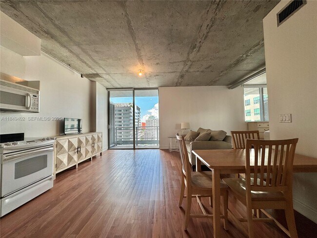 Foto del edificio - 690 SW 1st Ct