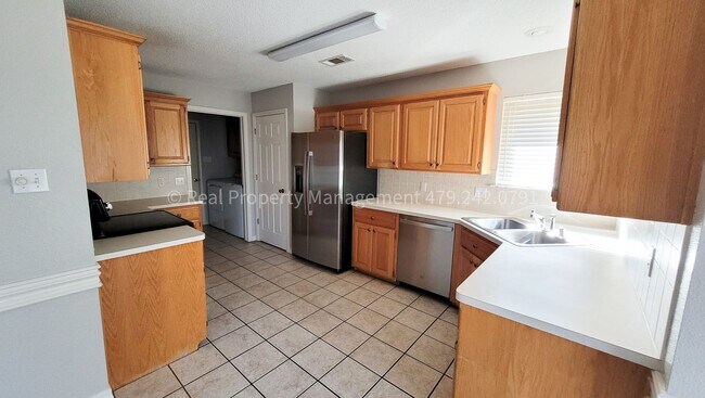 Foto del edificio - July move in! Beautiful 3 Bedroom 2 Bathro...