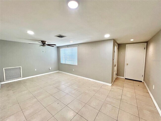 Building Photo - 12206 Quail Run Row
