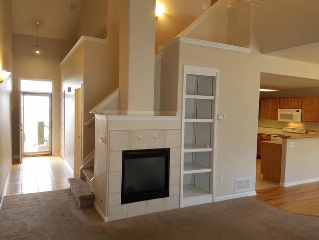 Building Photo - Lake Side Denver Townhome