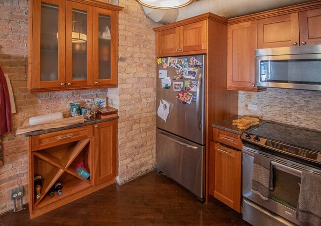 Building Photo - Large 1bed in River North!!