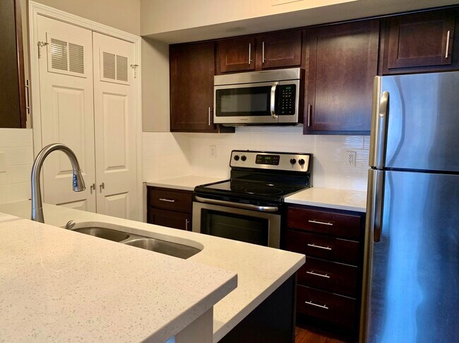 Kitchen - 905 Washington St