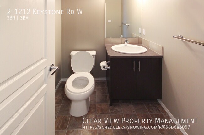 Photo du bâtiment - ? Triple Master Suite condo with garage in...