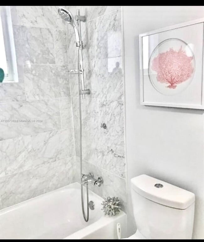 Foto del edificio - "Clean 1-Bed Sanctuary with Hardwood Floor...