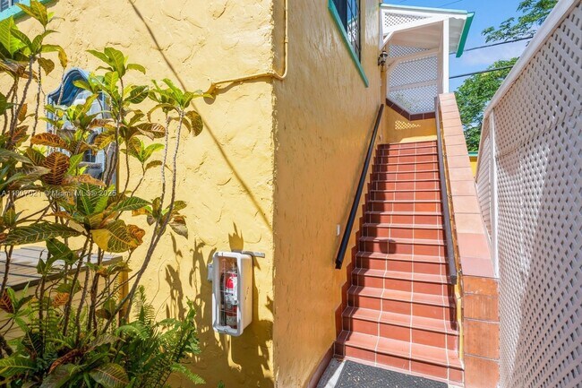 Foto del edificio - 1222 Salzedo St