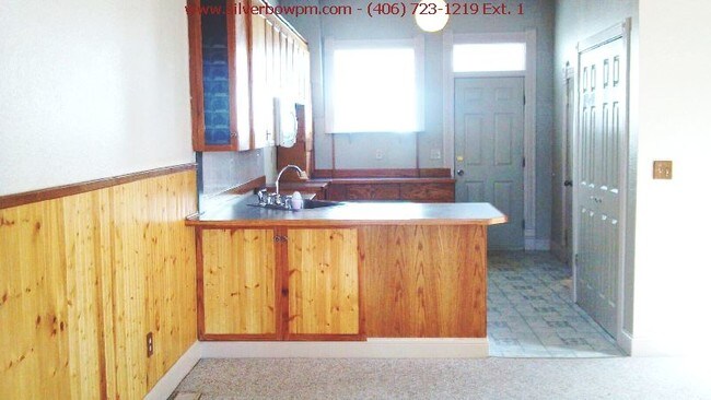 Building Photo - Granite West 809-811