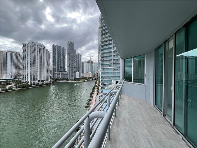 Building Photo - 335 S Biscayne Blvd