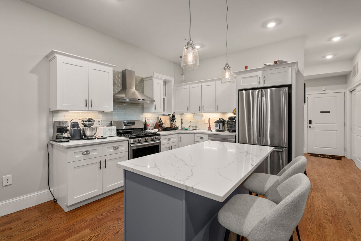 Foto principal - 338 Meridian St