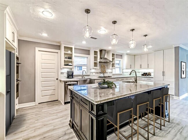 Building Photo - 3318 N Braeswood Blvd