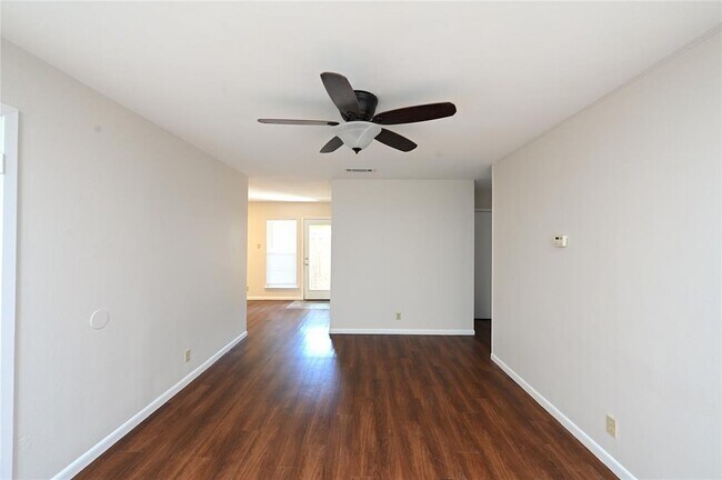 Foto del edificio - 1503 Valleyridge Dr