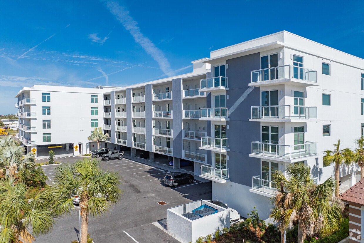 415 Island Way Clearwater, FL - Azure
