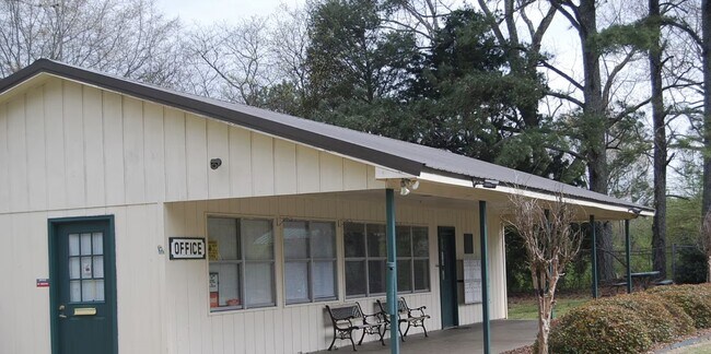Foto del edificio - 642 Coosa Rd