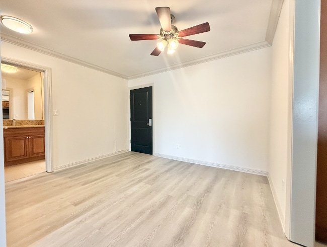 Building Photo - 823 3rd St