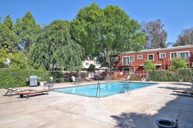 Building Photo - 2600 Cortez Dr
