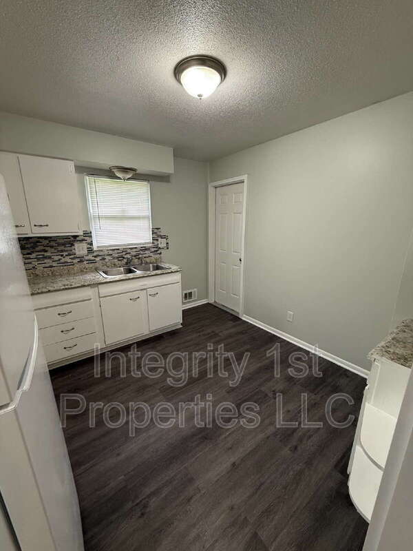 Foto del edificio - 5613 E 28th St