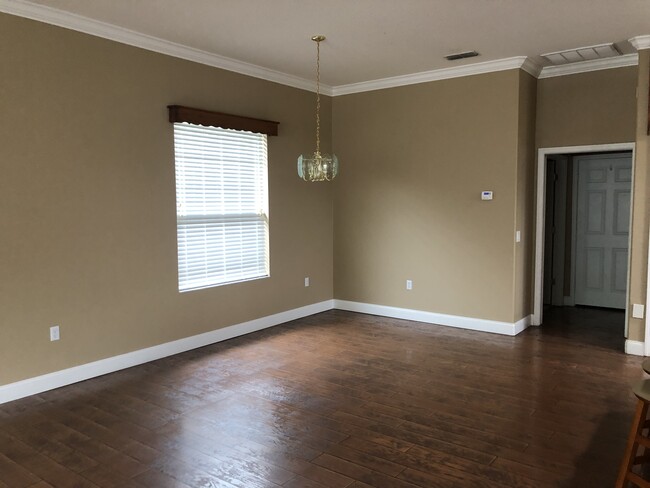 Dining area - 1027 Bradbury Rd