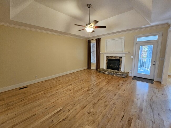 Building Photo - 120 Mossy Ln