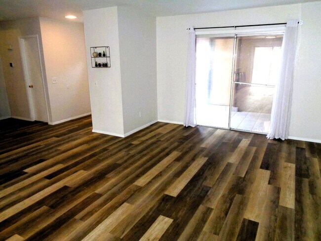 Foto del edificio - 10405 Ashwood Dr