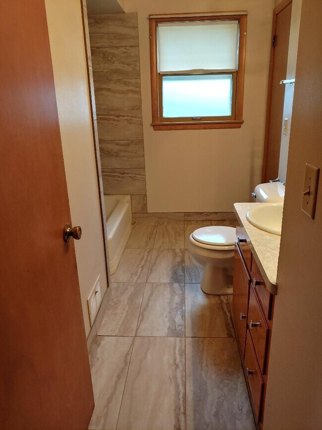 1514 Scott Rd, Port Washington, WI 53074 House Rental in Port Washington, WI