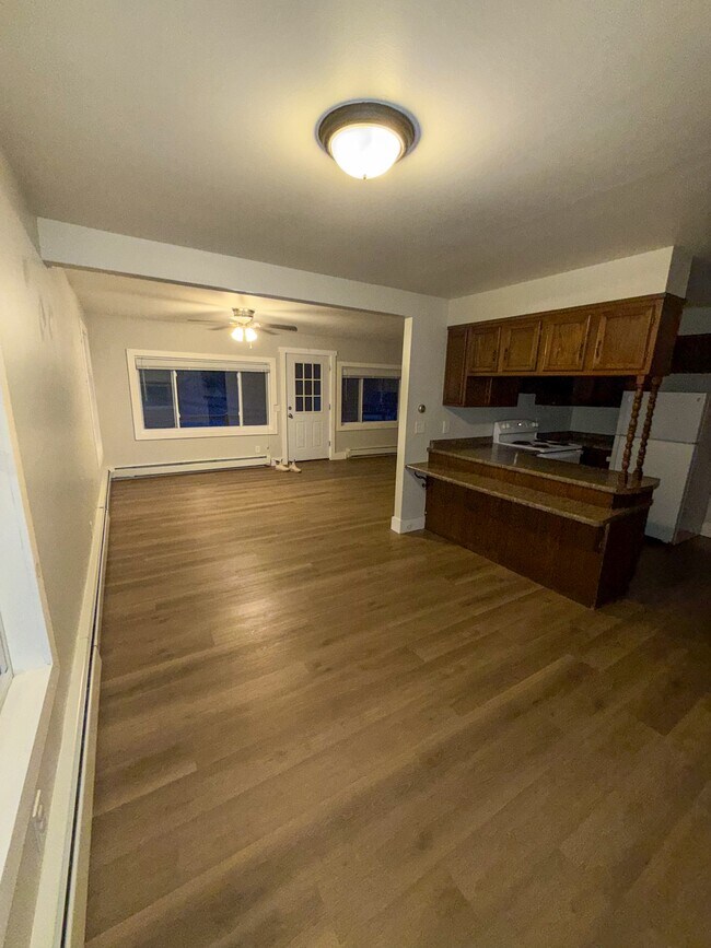 Foto del edificio - 428 McGrath Pond Rd